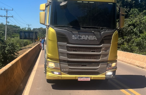 Polícia Militar recupera caminhão roubado e prende suspeito em Carlinda