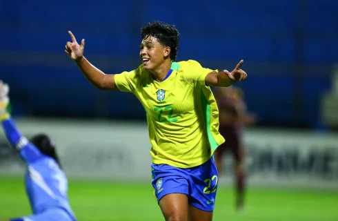 Sul-Americano Feminino Sub-17: Gigi e Mari Gigante celebram gols pelo Brasil