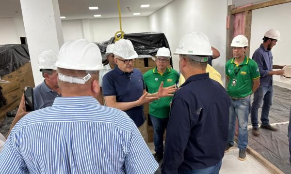 Governador vistoria obras do Hospital Regional de Confresa