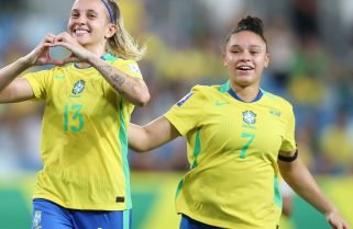 Vitória Calhau e Raissa Bahia marcam contra Zâmbia e festejam primeiro gol pela Seleção