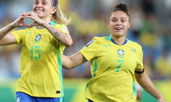 Vitória Calhau e Raissa Bahia marcam contra Zâmbia e festejam primeiro gol pela Seleção