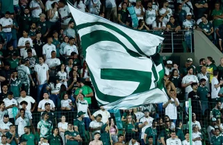 Goiás vence no aniversário, retoma liderança da Série B e amplia invencibilidade