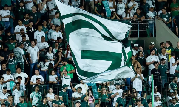 Goiás vence no aniversário, retoma liderança da Série B e amplia invencibilidade