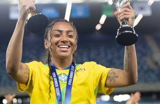 Kerolin é eleita a melhor jogadora do FIFA Series