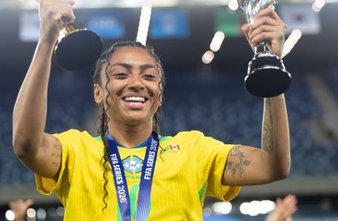 Kerolin é eleita a melhor jogadora do FIFA Series