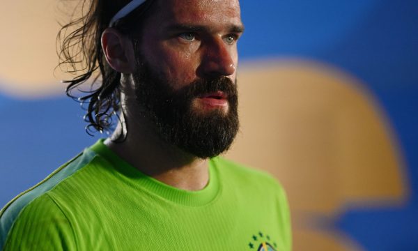 Alisson iguala Julio Cesar na terceira posição de goleiros com mais jogos pela Seleção em Copas