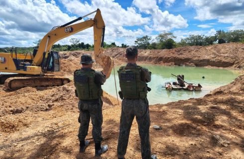 Companhia Ambiental da PM fecha garimpo ilegal e apreende equipamentos