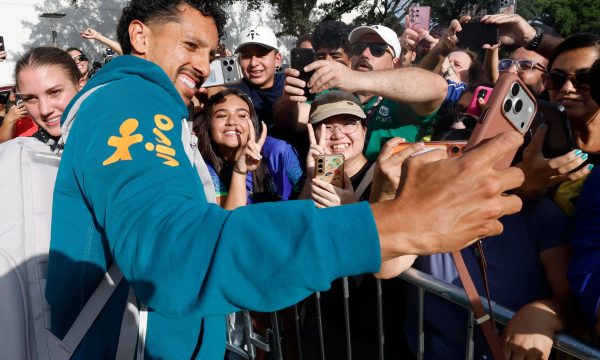 Seleção chega em Houston para duelo dos 16 avos da Copa