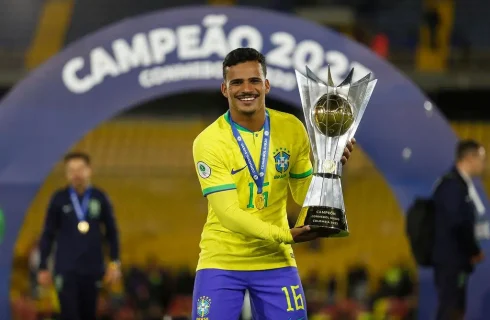 Lateral-esquerdo Kaiki é convocado para a Seleção Brasileira