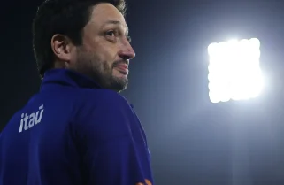 Baú de memórias: em entrevista à CBF TV, técnico Arthur Elias resgata trajetória pessoal e profissional