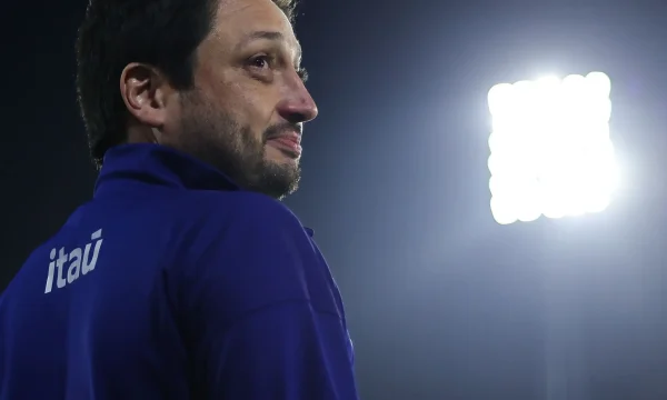 Baú de memórias: em entrevista à CBF TV, técnico Arthur Elias resgata trajetória pessoal e profissional