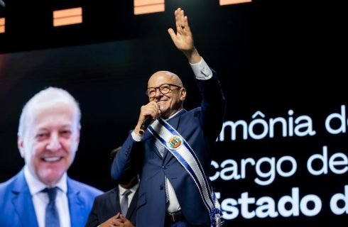 Otaviano Pivetta recebe faixa de governador e reforça compromisso de seguir com investimentos em todas as áreas