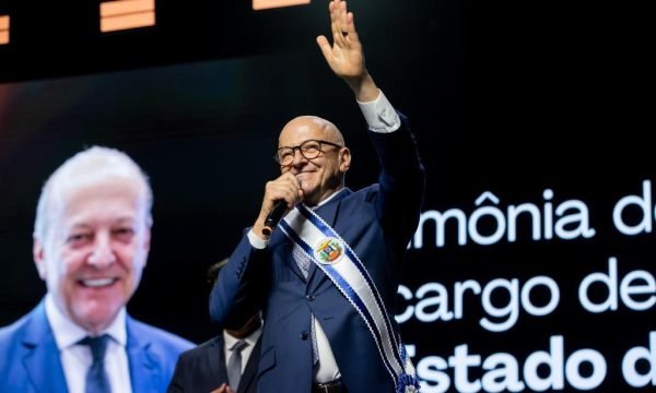 Otaviano Pivetta recebe faixa de governador e reforça compromisso de seguir com investimentos em todas as áreas