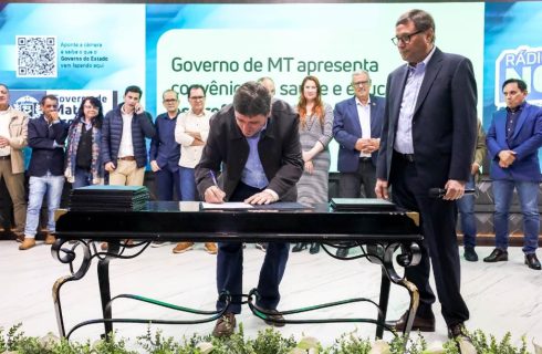 Governo de MT firma convênios com municípios do Alto Rio Paraguai: “parceria faz diferença na ponta”, afirma prefeito de Tangará da Serra