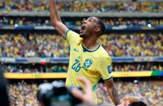 De virada, Brasil derrota Japão por 2 a 1 e avança às oitavas da Copa do Mundo