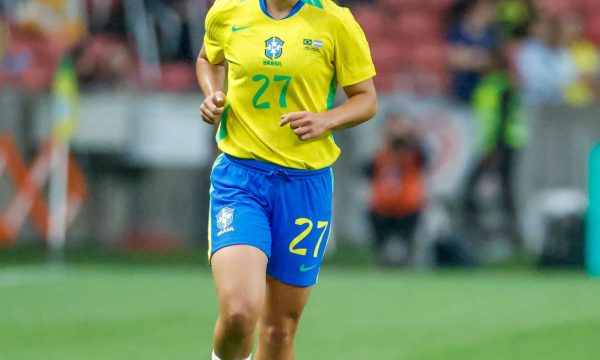 Clarinha realiza sonho e estreia pela Seleção Feminina Principal