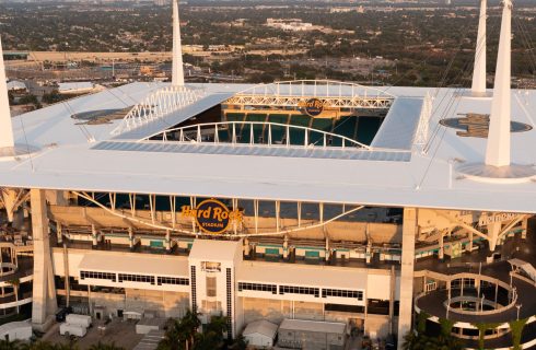 Palco de Brasil x Escócia, Hard Rock Stadium já recebeu Copa do Mundo de Clubes, Copa América e 6 Super Bowls