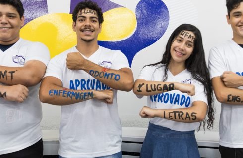 Escola de Cuiabá comemora aprovação de 26 estudantes para cursos da UFMT e 14 para outras universidades