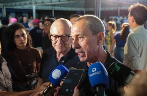 Governo de MT entrega chaves para casa própria e anuncia novos investimentos: “parceiro do município”, afirma prefeito