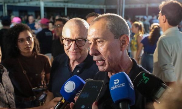 Governo de MT entrega chaves para casa própria e anuncia novos investimentos: “parceiro do município”, afirma prefeito