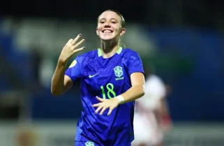 Hat-trick: Marcela marca três e celebra classificação no Sul-Americano