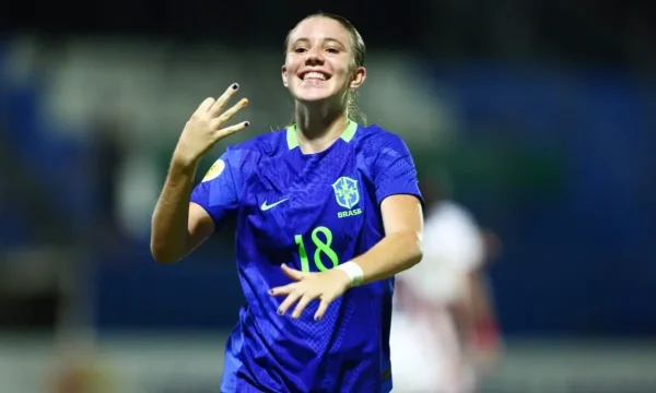 Hat-trick: Marcela marca três e celebra classificação no Sul-Americano