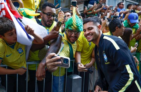 Seleção é recebida com festa na Filadélfia para jogo contra o Haiti