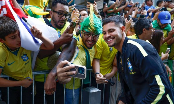 Seleção é recebida com festa na Filadélfia para jogo contra o Haiti