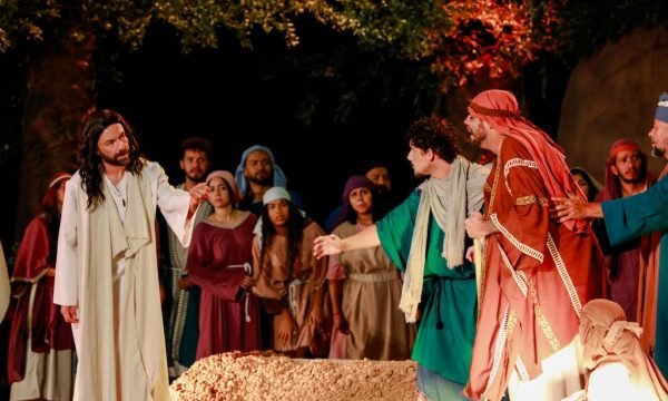 Auto da Paixão de Cristo reúne milhares de pessoas e reforça inclusão social em MT