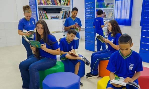 Seduc lança seletivo com vagas para bibliotecários e nutricionistas; inscrições são gratuitas