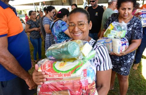 Governo de MT aumenta valor de repasse para municípios terem mais agilidade na compra de cestas de alimentos