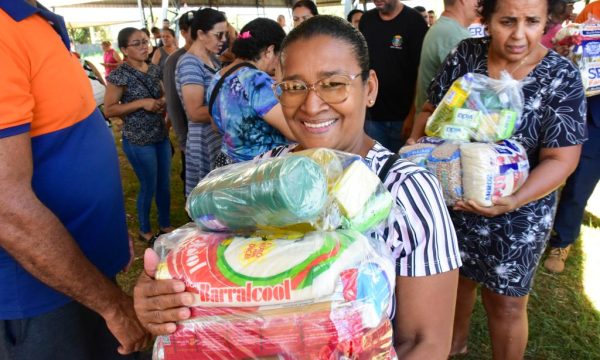 Governo de MT aumenta valor de repasse para municípios terem mais agilidade na compra de cestas de alimentos