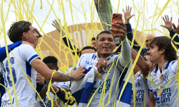 Chapecoense luta, mas Avaí leva a melhor na decisão da Copa Sul-Sudeste