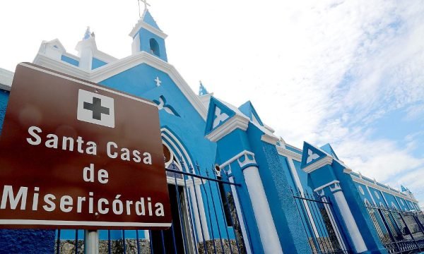 Governador anuncia solução para prédio da Santa Casa