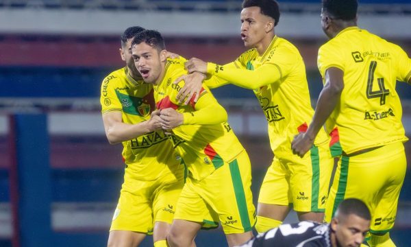 Brusque bate Figueirense e assume primeiro lugar da Série C