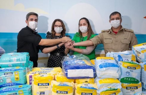 Primeira-dama de MT fortalece parcerias e entrega doações no Hospital Estadual Santa Casa