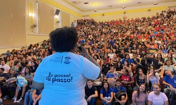 Seduc alerta estudantes para prazos e procedimentos do Prêmio Redação Nota 1.000