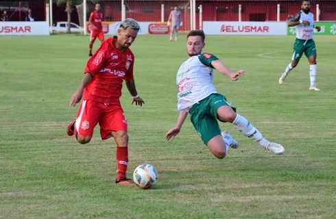 União vence Luverdense e é líder isolado