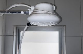 Como limpar o chuveiro e aproveitar o banho ao máximo
