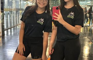 Mulheres ganham destaque como bandeirinhas no futebol masculino e desafiam barreiras no esporte