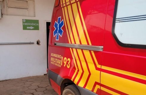 Corpo de Bombeiros socorre homem com lâmina de lixadeira empalada na perna