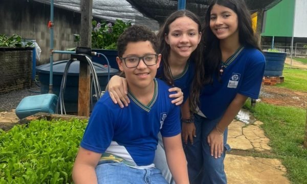 Escola Estadual desenvolve projeto que leva alunos da horta ao prato em aulas de tecnologia e sustentabilidade