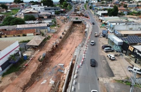 Pelo grande volume de chuvas, trecho da Miguel Sutil segue interditado até terça-feira (31)