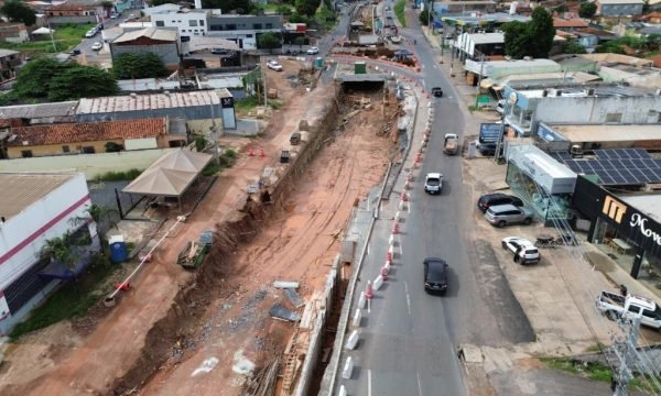 Pelo grande volume de chuvas, trecho da Miguel Sutil segue interditado até terça-feira (31)