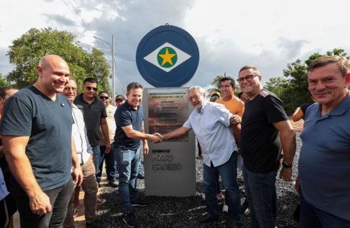 Governo de MT entrega asfalto novo em quatro bairros de Cuiabá e muda realidade de moradores