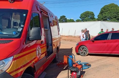 Corpo de Bombeiros presta socorro à vítima de acidente de trânsito em Santa Rita do Araguaia