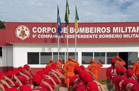 Corpo de Bombeiros realiza instrução de salvamento terrestre para alunos de projeto social