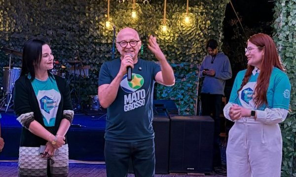 “É a escola que conduz nossos jovens para o futuro, e o Governo continua investindo para melhorar a educação de MT”, afirma governador