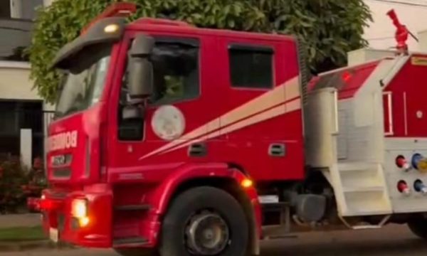 Corpo de Bombeiros combate incêndio em apartamento de edifício residencial