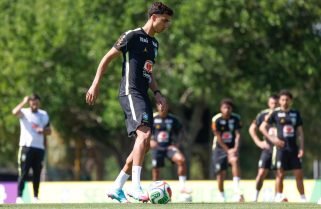 Vitor Reis pontua experiência na base da Amarelinha e evolução na Europa para chegar à Seleção Principal